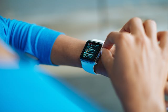 Wearable per anziani: dispositivi indossabili nelle case di cura
